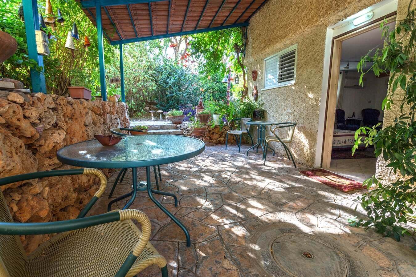 חצר כניסה בצימר משפחתי